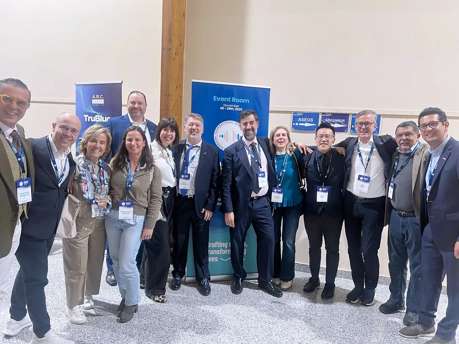 Asistentes a la 4.ª Conferencia de la International Association of TransVoice Surgeons (IATVS) en Marbella, 28 y 29 de noviembre de 2025