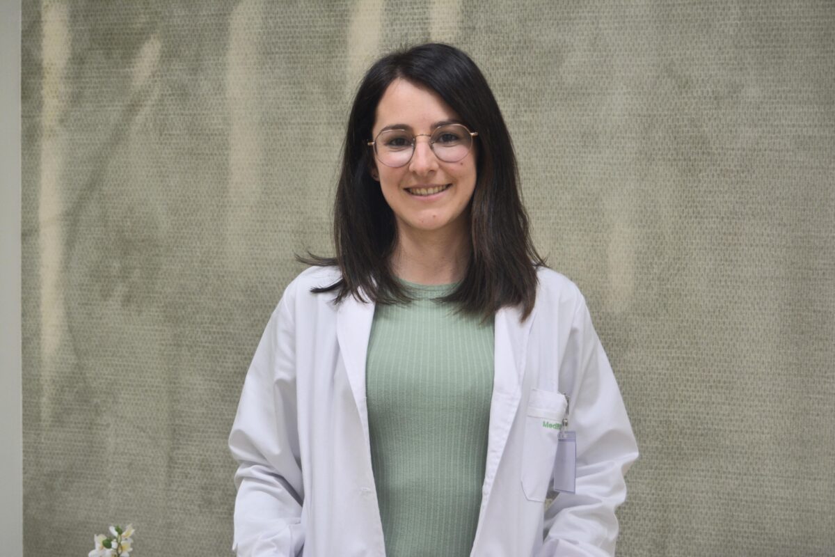Tamara Martín Bueno, logopeda del equipo de MediBilbao Salud, en la consulta de Gran Vía 63 Bis